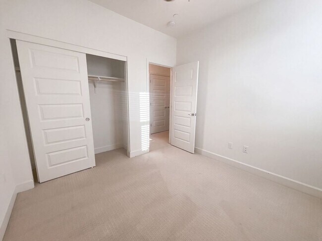 Foto del edificio - 7962 Carraway Dr
