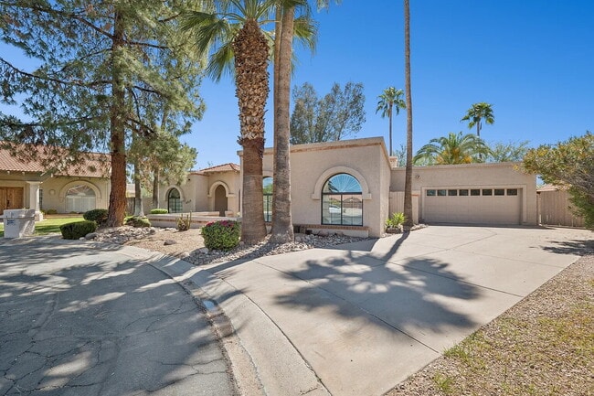 SPARKLING PRIVATE POOL, BEAUTIFUL HOME, UNBEATABLE LOCATION! - SPARKLING PRIVATE POOL, BEAUTIFUL HOME, UNBEATABLE LOCATION!