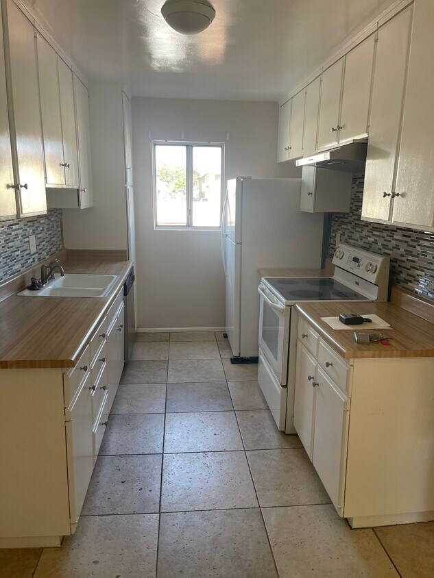 555 S La Veta Park Cir Unit 138, Orange, CA 92868 Condo for Rent in