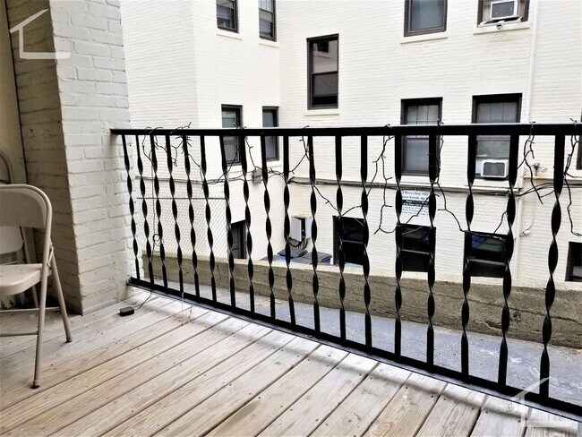 Foto del edificio - 10 Melvin Ave