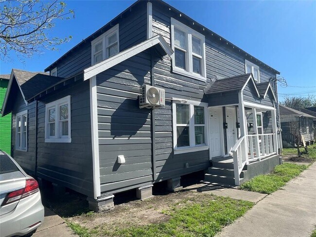 Building Photo - 1403 Collier St