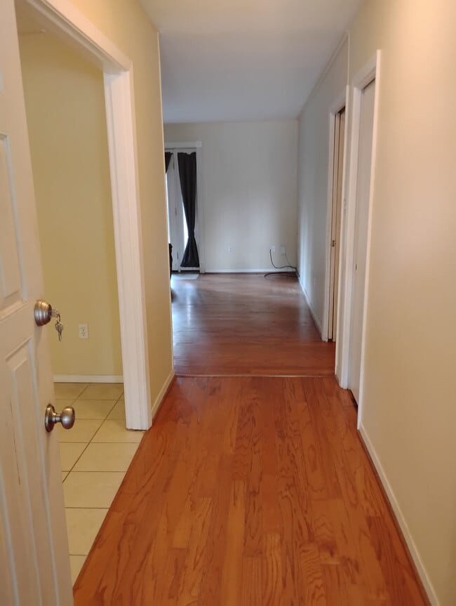 Entry Hall - 1106 Hillcrest Dr