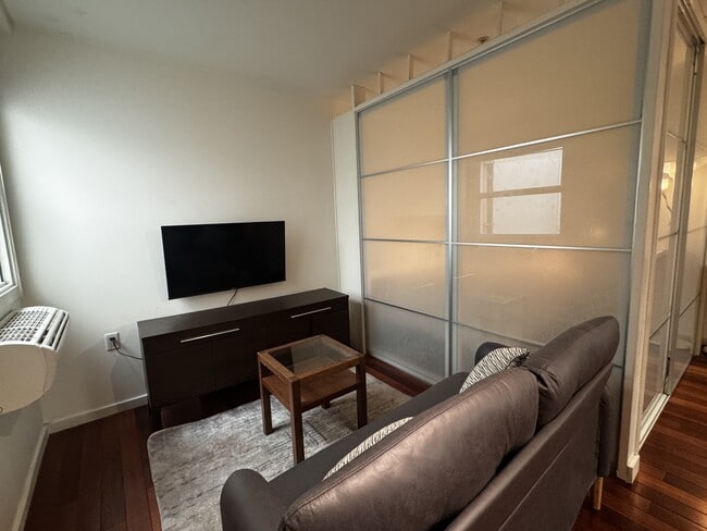 Building Photo - 440 Richards St