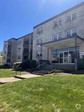 Building Photo - 308 Meadowside Rd