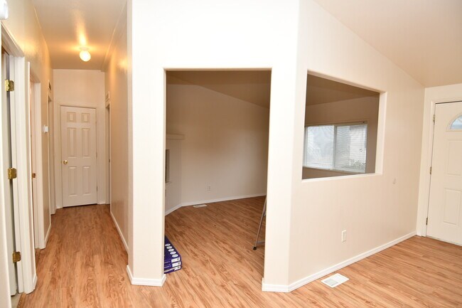 Building Photo - 261 Bobwhite St