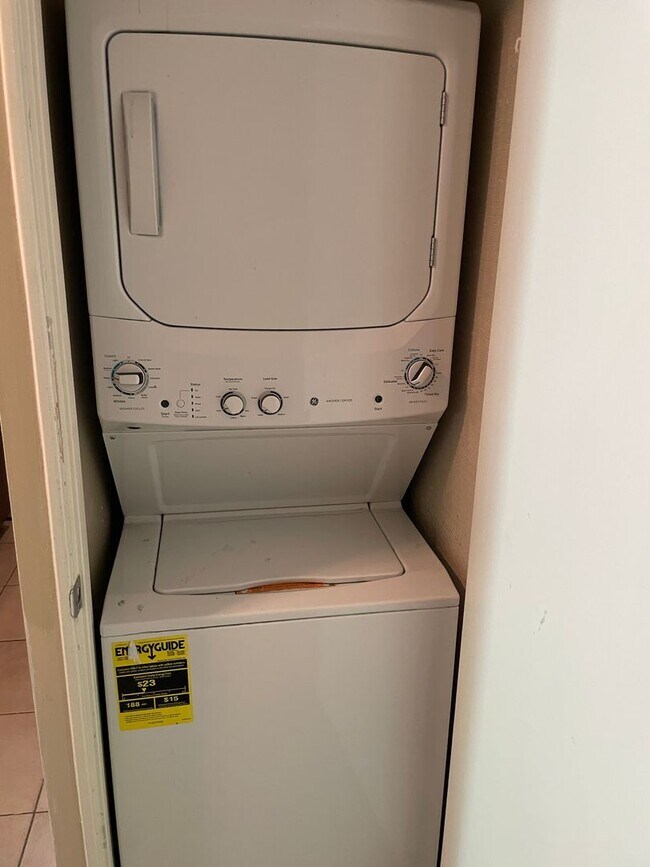 Building Photo - 5948 E 33rd Ct