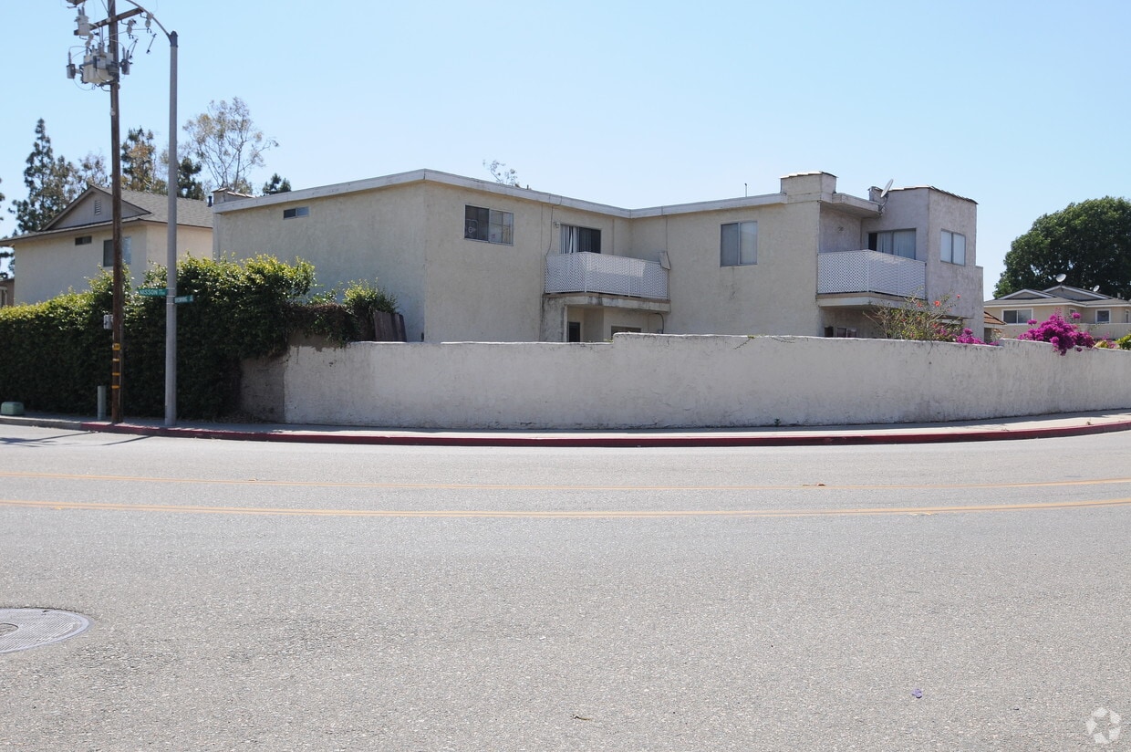 Building Photo - 14032 Pinebrook Dr