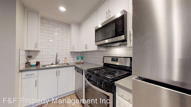 Building Photo - 303 W Clemmens Ln
