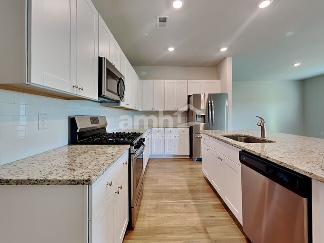 Building Photo - 306 Squire Pope Rd