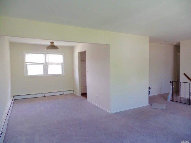 Building Photo - 58 W Mineola Ave
