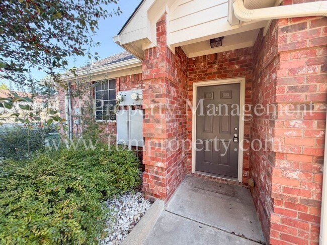 Foto del edificio - Hidden Creek Apartments, Unit C - 2 Bedroom, 1 Bathroom Beautiful Apartment Home in Ennis, TX! $5...