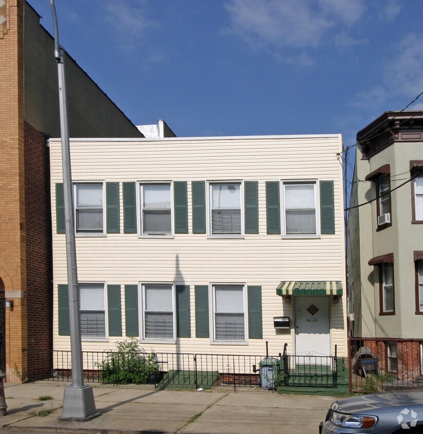 Primary Photo - 34-42 9th St