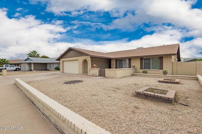 Building Photo - 5055 W Vogel Ave