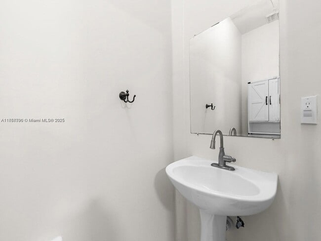 Foto del edificio - 2308 SE 24th Ave