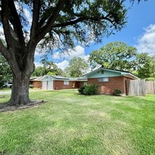 Building Photo - 1701 Gillette St