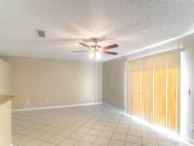 Foto del edificio - 1723 Ashwood Cir