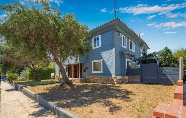 Foto del edificio - 13423 Olive Drive, Unit 1 Downstairs