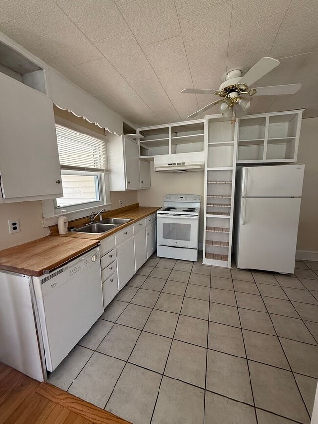 Building Photo - 3 bedroom 1 bath rental