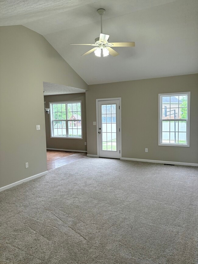 Foto del edificio - 3255 Cave Springs Ave