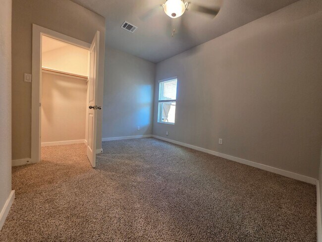 Building Photo - Townhome for Rent