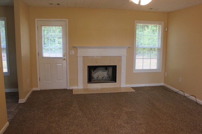 Beautiful Brick Front 3 Bedroom, 2 Bath Home with a 2 Car Garage. - Beautiful Brick Front 3 Bedroom, 2 Bath Home with a 2 Car Garage.