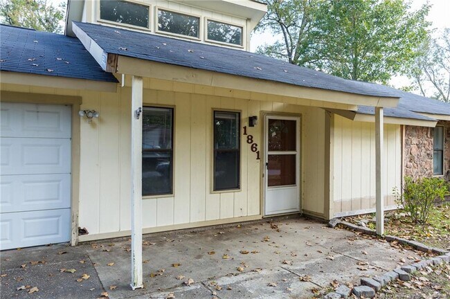 Building Photo - 1861 Berriedale Dr
