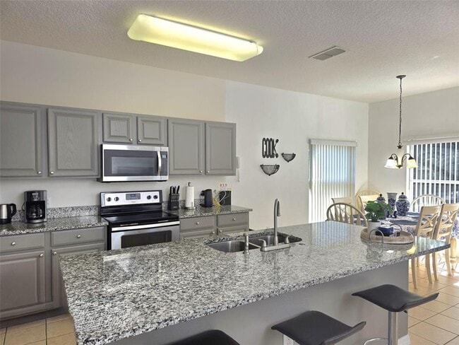 Building Photo - 1027 Balmoral Dr