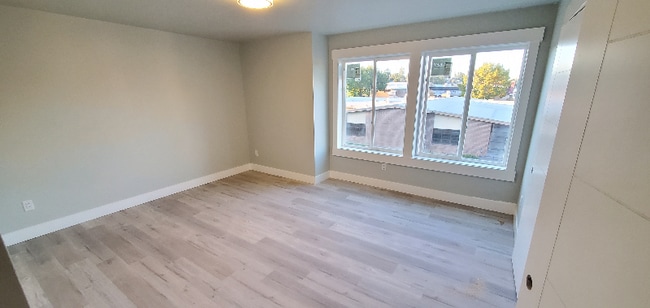 Foto del edificio - 5728 Sterling Ave
