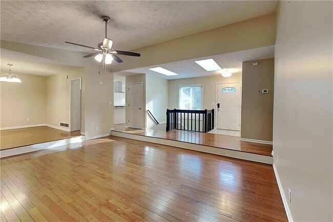 Foto del edificio - 6187 Brookside Ln