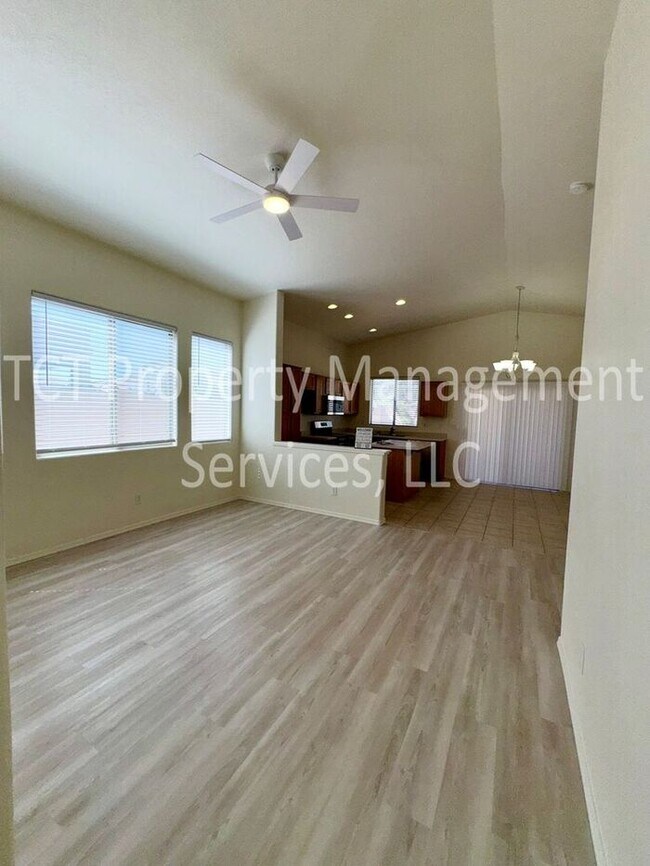 Foto del edificio - Cute 3 Bedroom In Power Ranch!