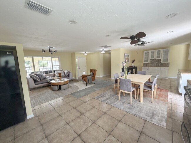 Foto del edificio - 7941 SYCAMORE Dr