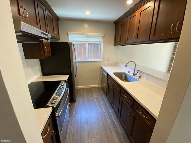 Foto del edificio - 2 br, 1.5 bath  - 105 London Ct