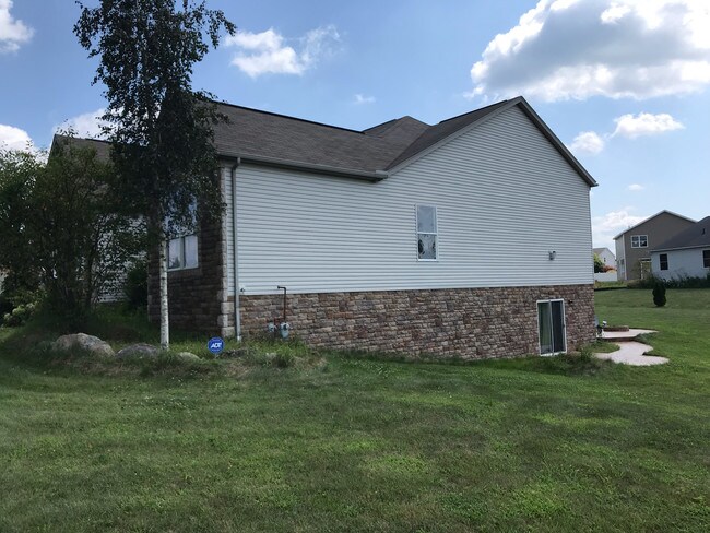 Foto del edificio - 1686 Sandy Lake Rd