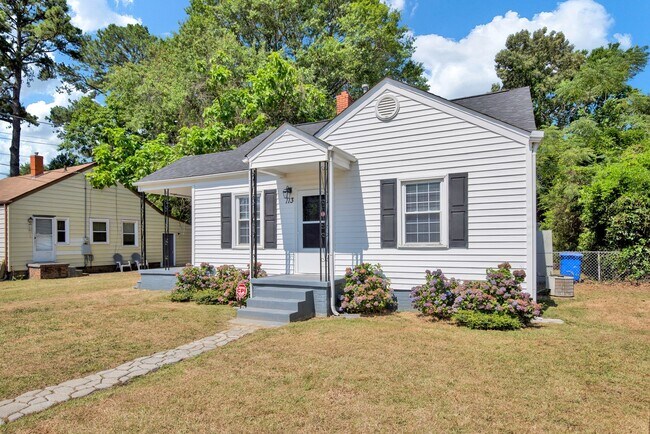 Foto del edificio - 2 Bedroom 1 Bath In Fayetteville- Small Do...