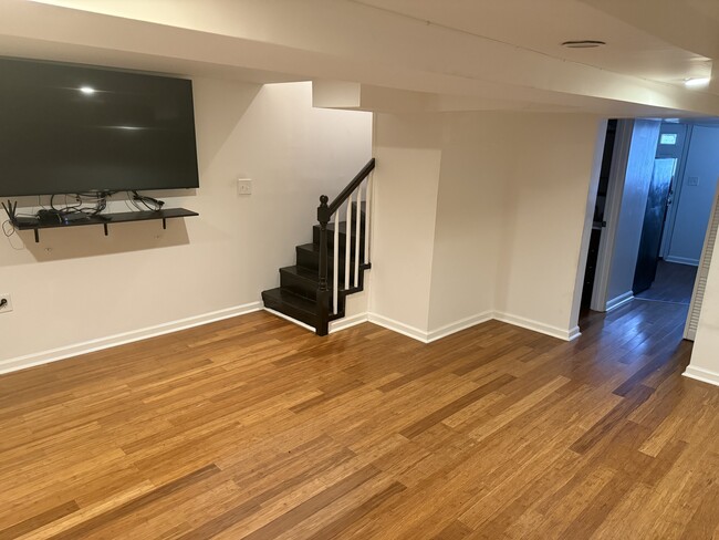 Building Photo - 4020 Blaine St NE