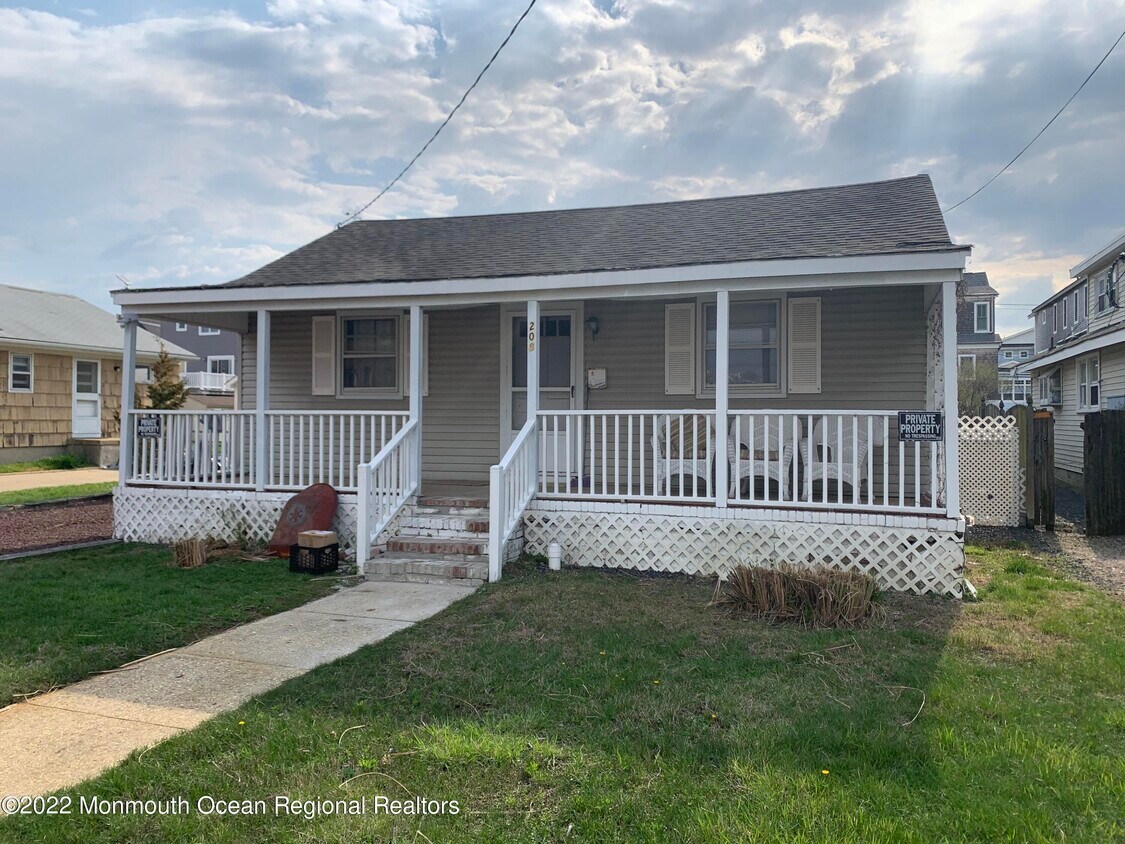 208 4th Ave, Manasquan, NJ 08736 House for Rent in Manasquan, NJ
