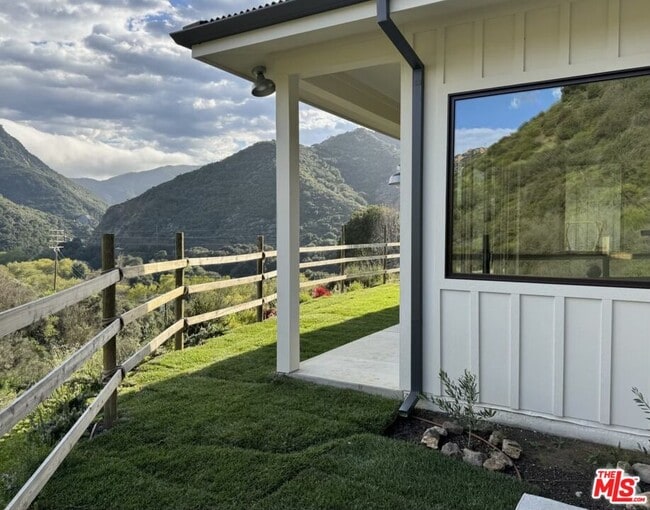 Building Photo - 26255 Piuma Rd