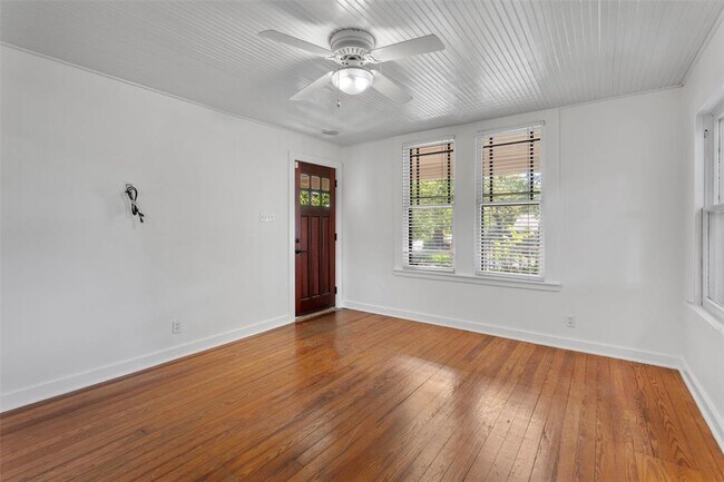 Foto del edificio - 1800 Waterston Ave