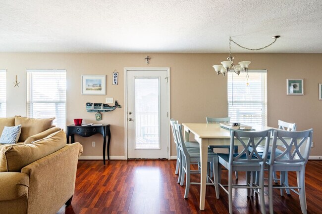 Building Photo - 820 Sandollar