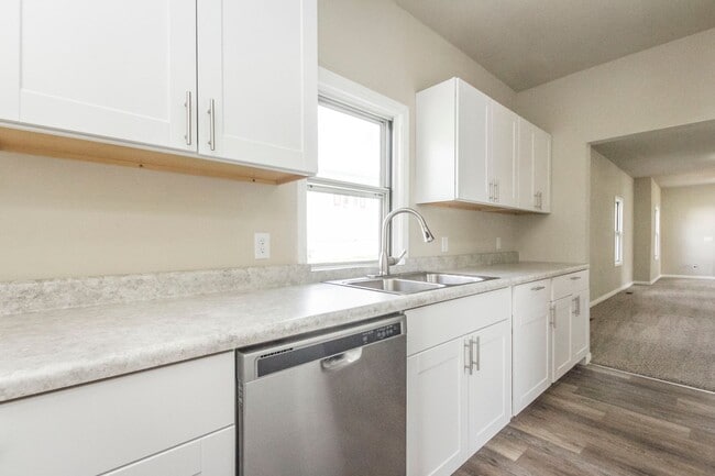Foto del edificio - 3 Bedroom 2 Bathroom Fully Remodeled
