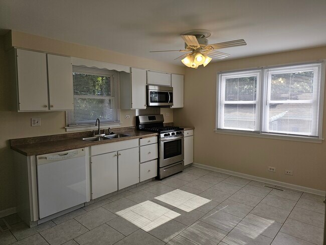 Building Photo - 17850 W Big Oaks Rd