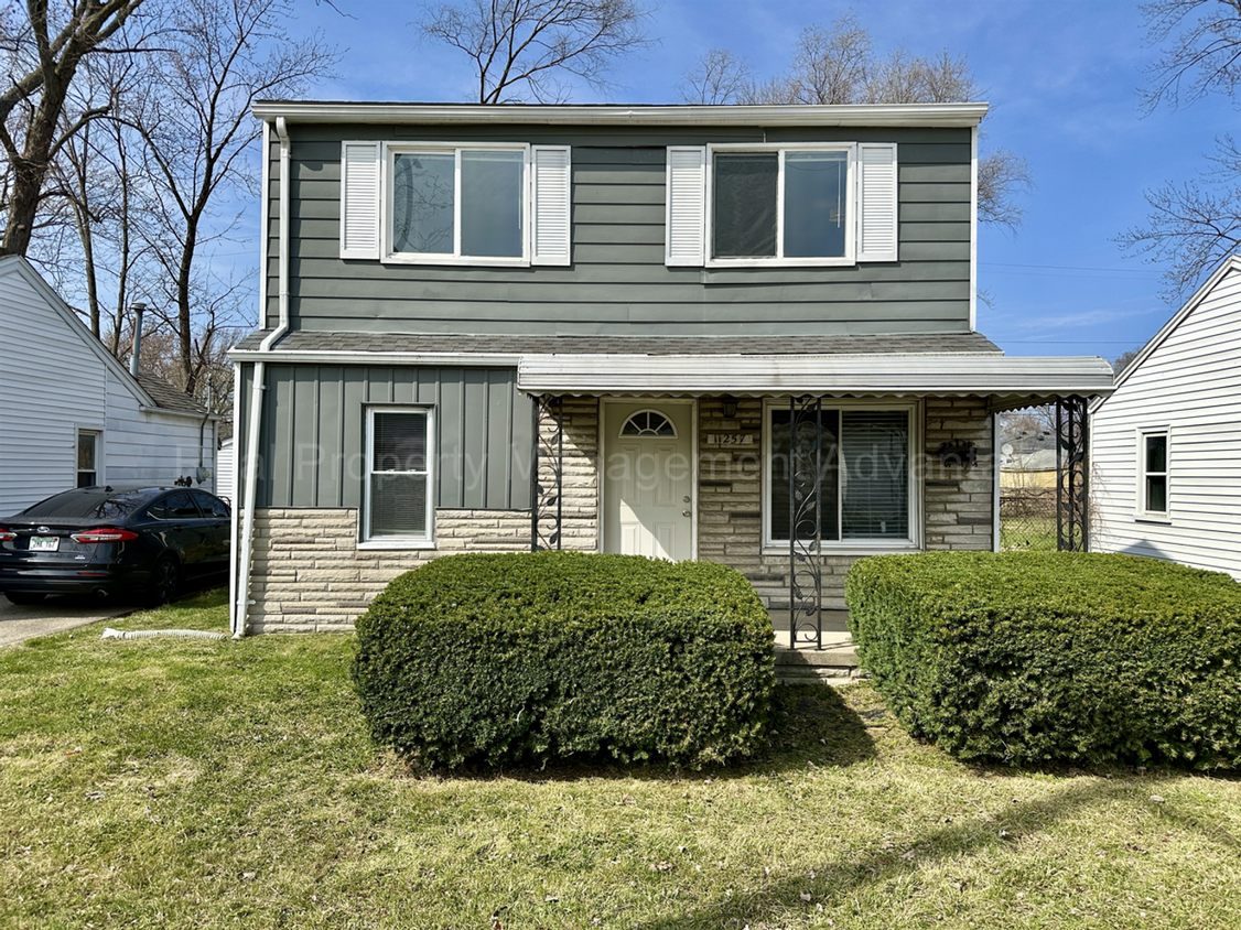 Primary Photo - No Deposit Required! Beautifully Updated 3...
