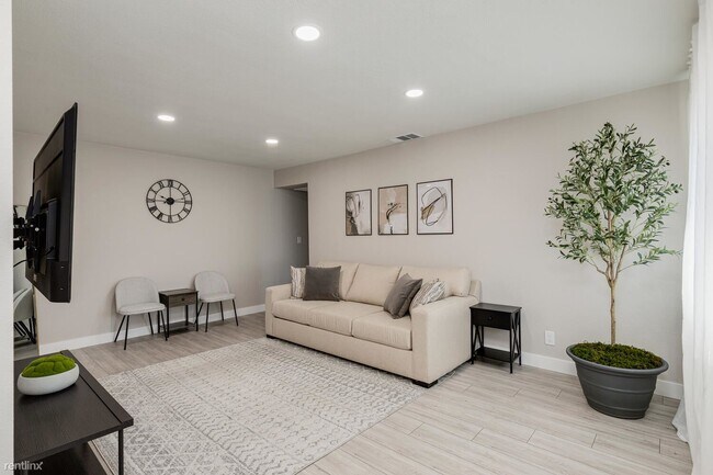 Foto del edificio - 2 br, 1 bath Duplex - 3944 Apple Blossom W...
