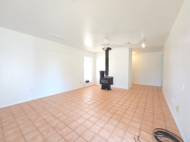 Foto del edificio - Remodeled 3 bed 2 bath home in Asher!