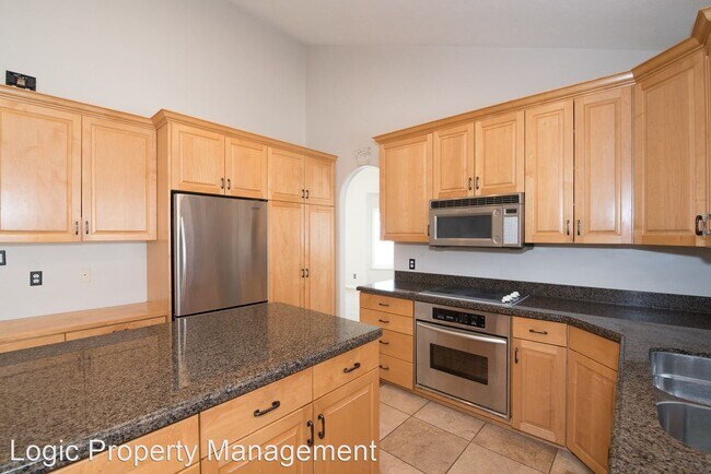 Building Photo - 5 br, 3.5 bath House - 1169 E. Big Pine Dr.