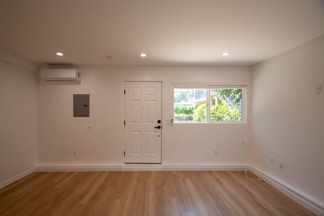 Foto del edificio - 4565 Hazeltine Ave
