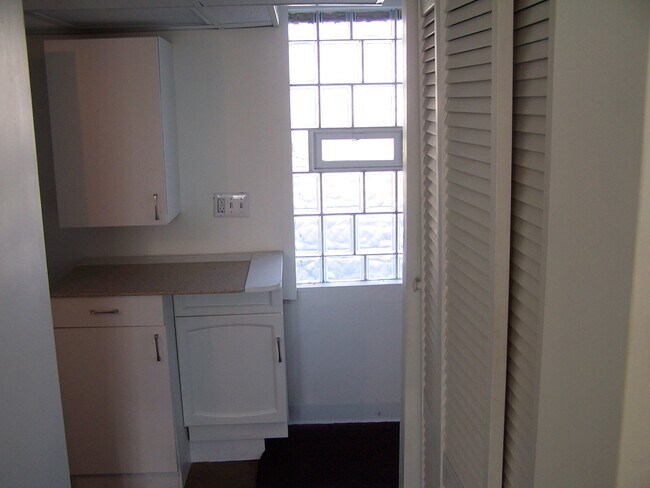 Unit#1 Hall - 1424 W 25th Ave