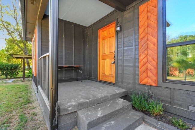 Building Photo - 1415 Snyder St