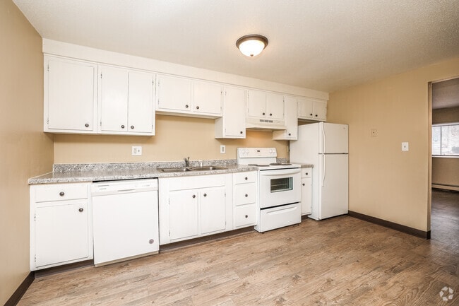 2BR, 1.5BA - 857 SF - The Malory Apartments