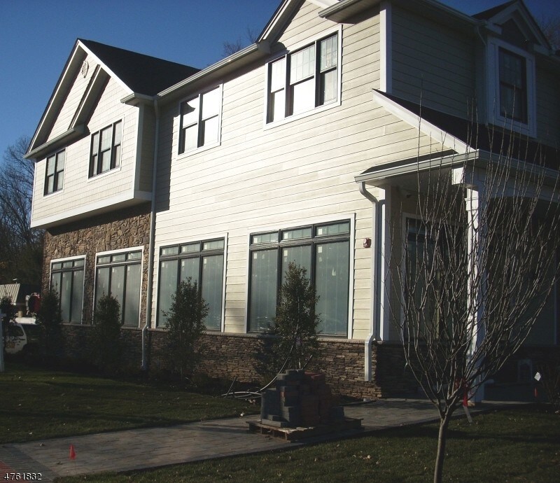 Building Photo - 688 ROUTE 202